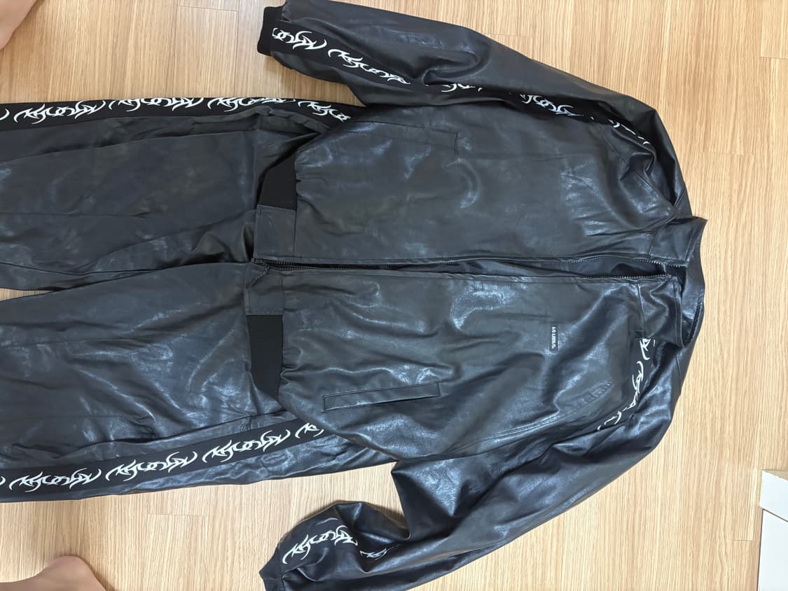 아조바이아조 레더 트랙 셋업 판매합니다 상품이미지6