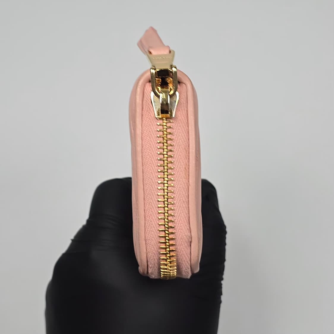 미우미우 마테라쎄 집어라운드 동전 카드 지갑 상품이미지4