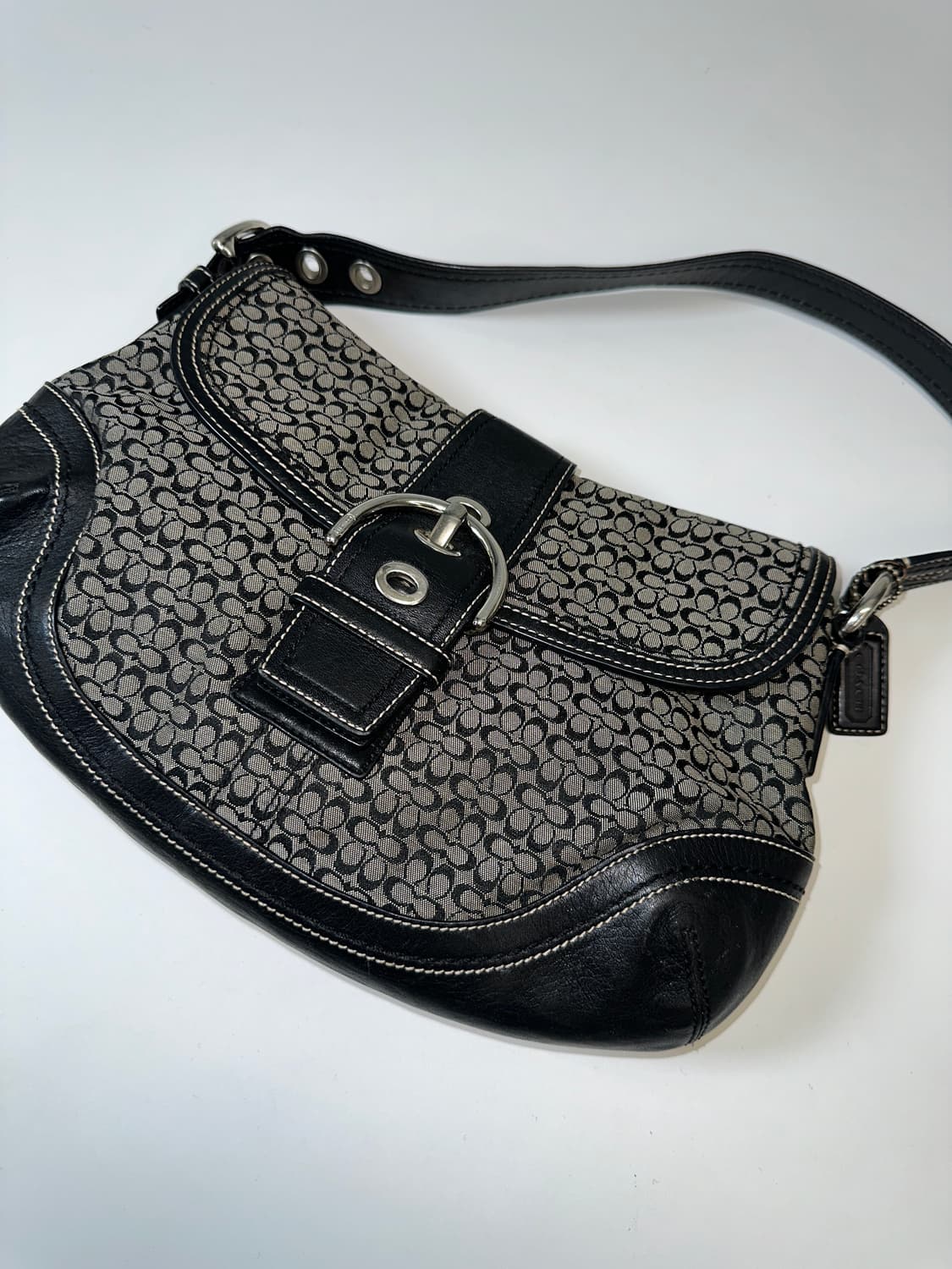 코치 버클 숄더백 상품이미지1