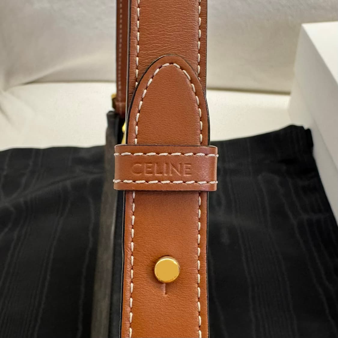 셀린느 트리옹프 캔버스 아바백 상품이미지3