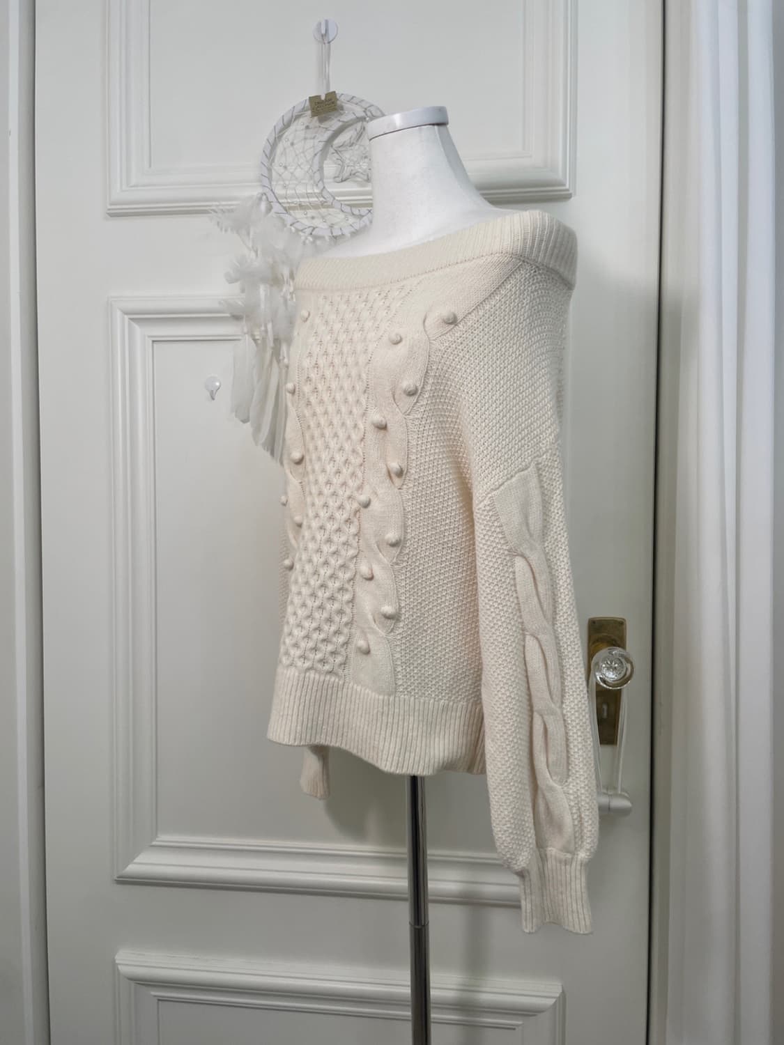 ivory off-shoulder wool pompom sweater 상품이미지2