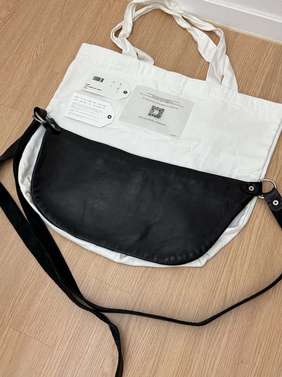 구이디 Q10M 홀스 그레인 레더 백 BLKT 상품이미지2