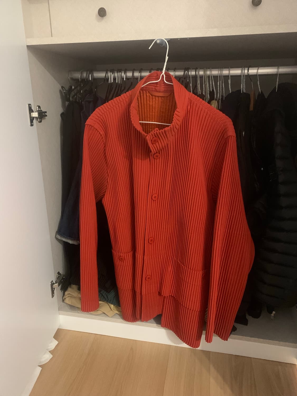 옴므플리세 멀티포켓 3 자켓 매장판 레드 색상 상품이미지4