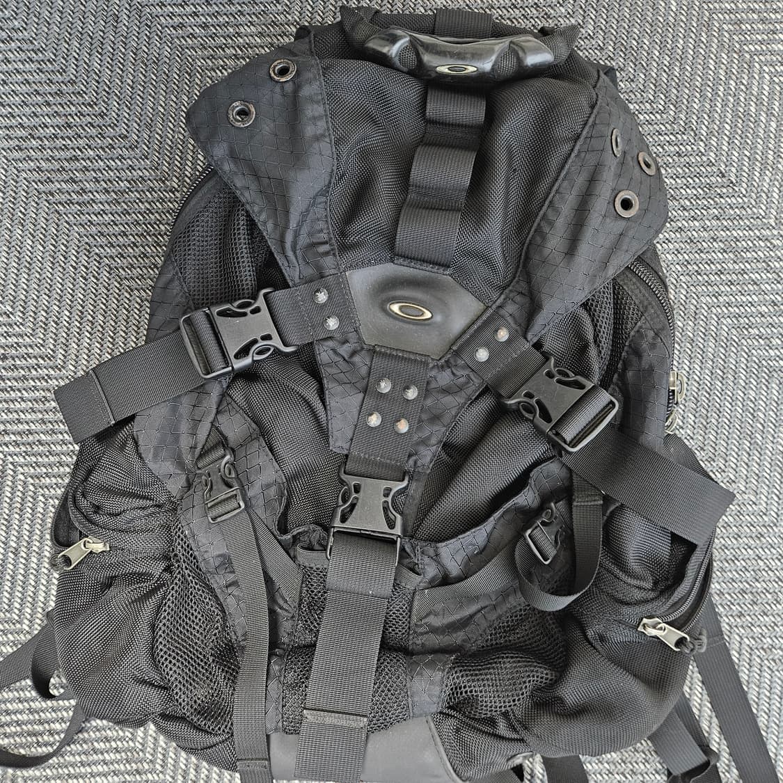 오클리 아이콘 백팩 상품이미지4