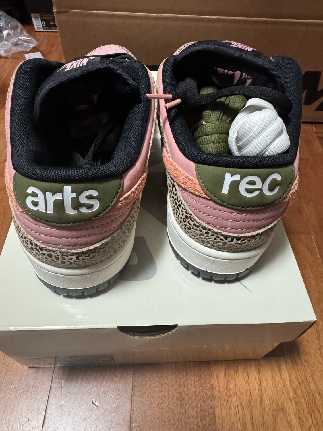 정품새제품 나이키 SB 덩크로우 아츠렉 사파리 핑크 280mm 상품이미지3