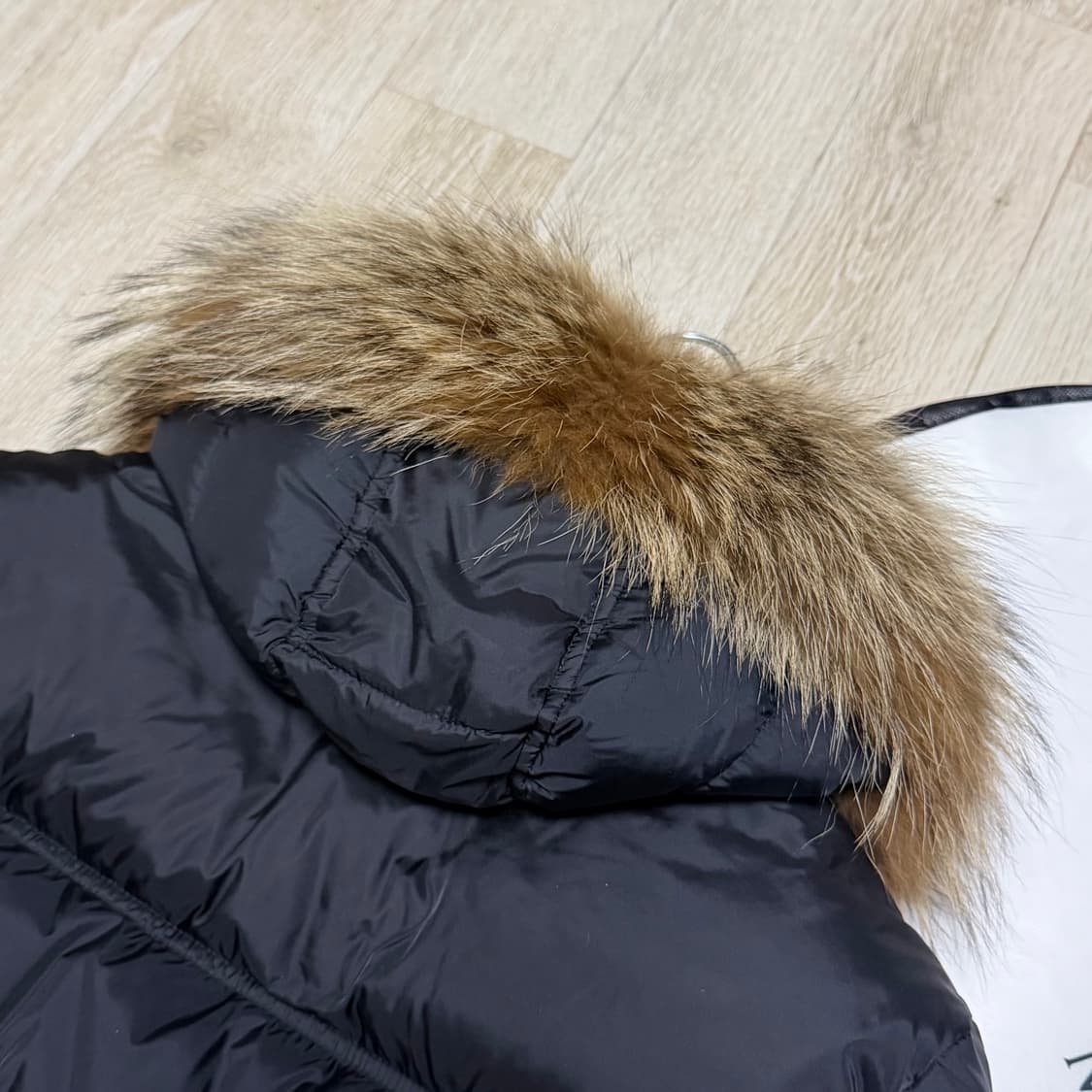 [블랙 2/새상품급] 몽클레어 마르크 패딩 블랙 풀구성 마야프 상품이미지5