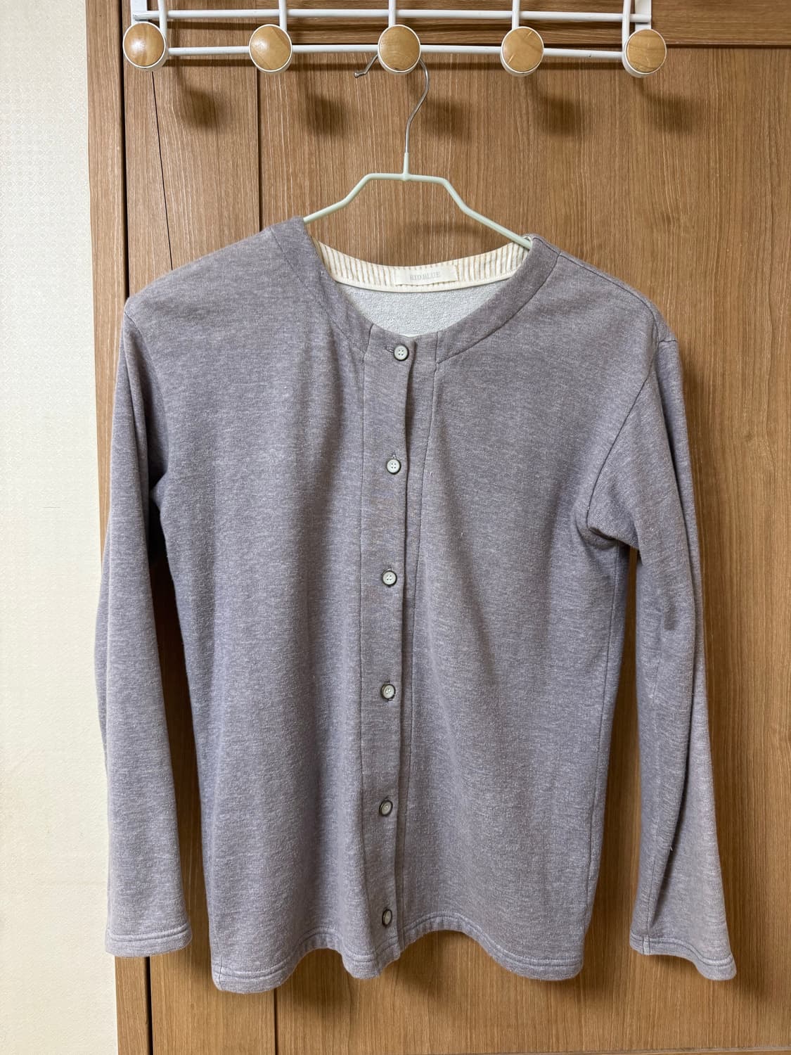 연보라 라운드넥 버튼 가디건 상품이미지2