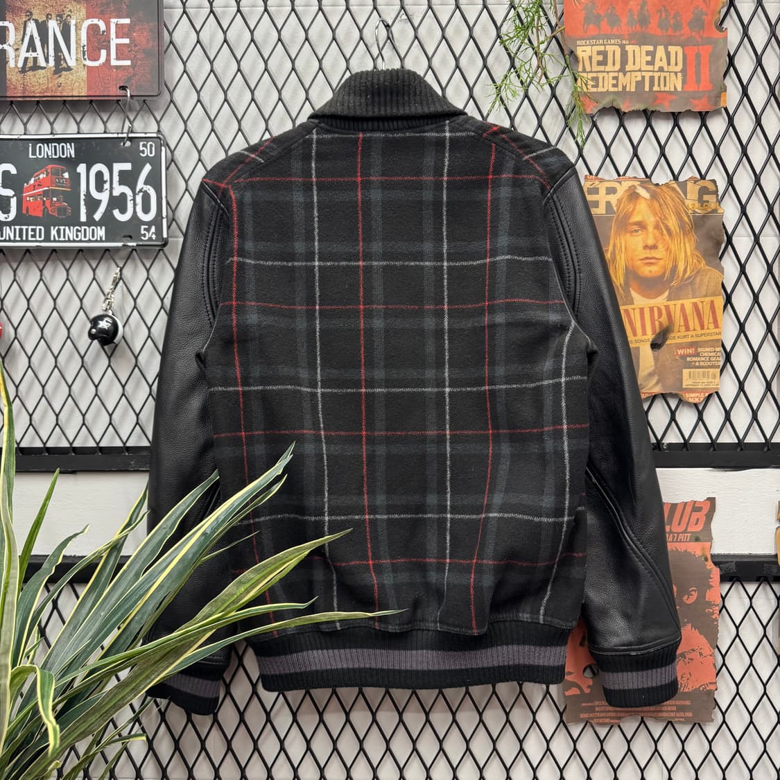 에어조던 울 레더 믹스 스타디움 자켓 체크패턴 투포켓 디테일 블랙 레드 상품이미지2