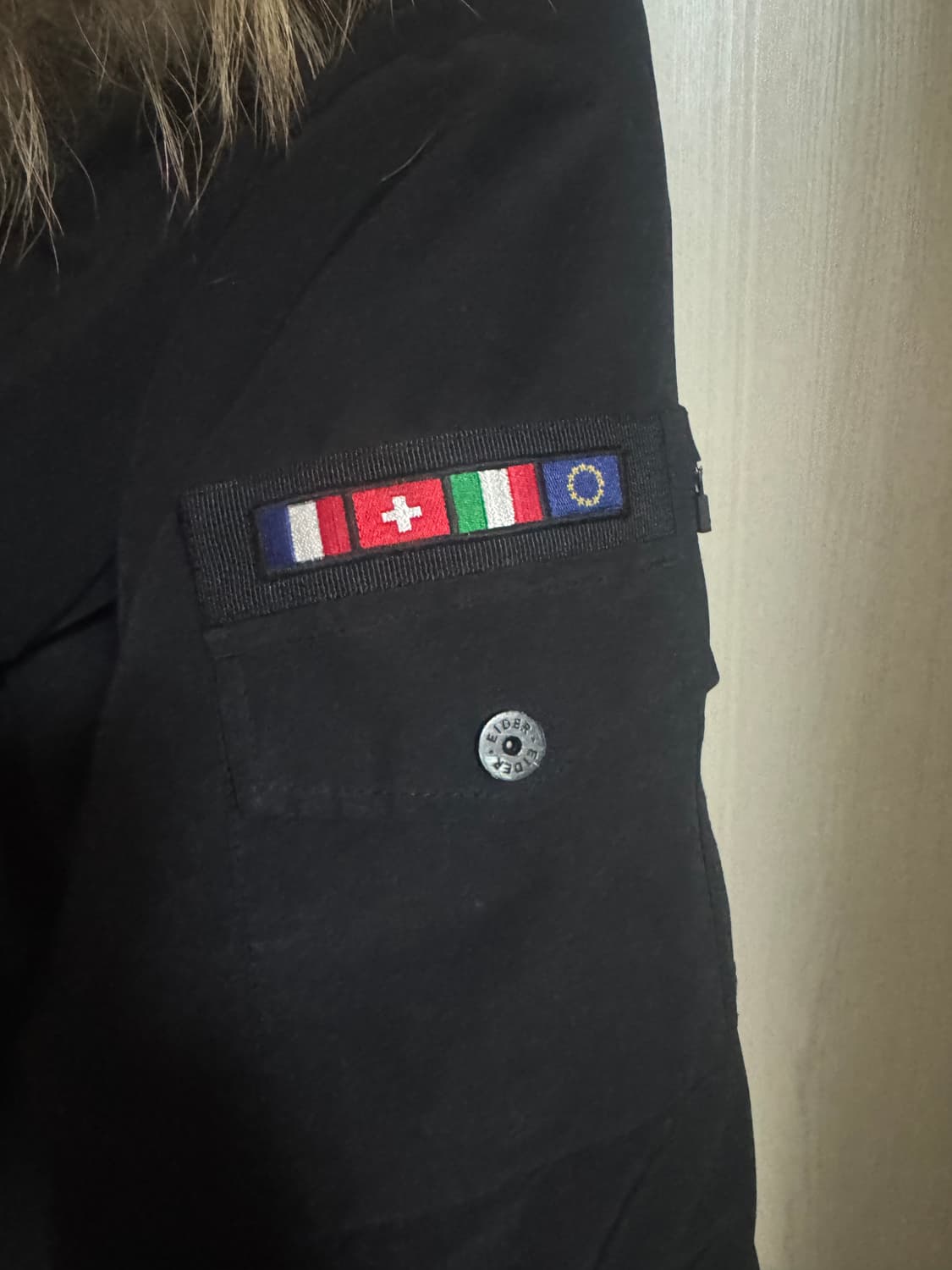 아이더 스투키 패딩 L (상태 최상) 상품이미지6