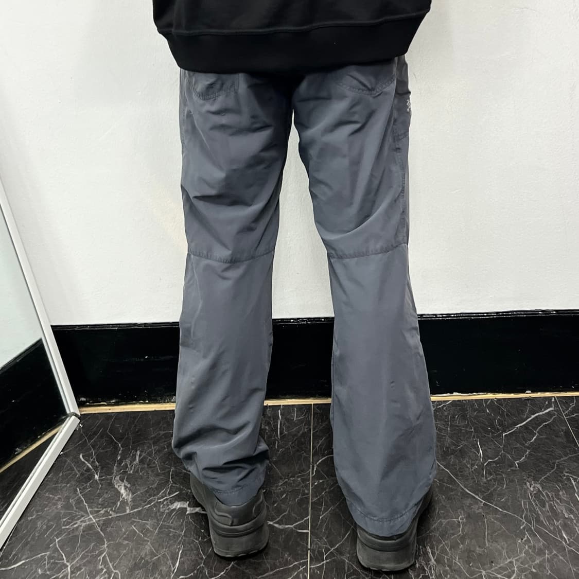 아크테릭스 로고 기능성 쉘 스트레이트 팬츠 상품이미지3