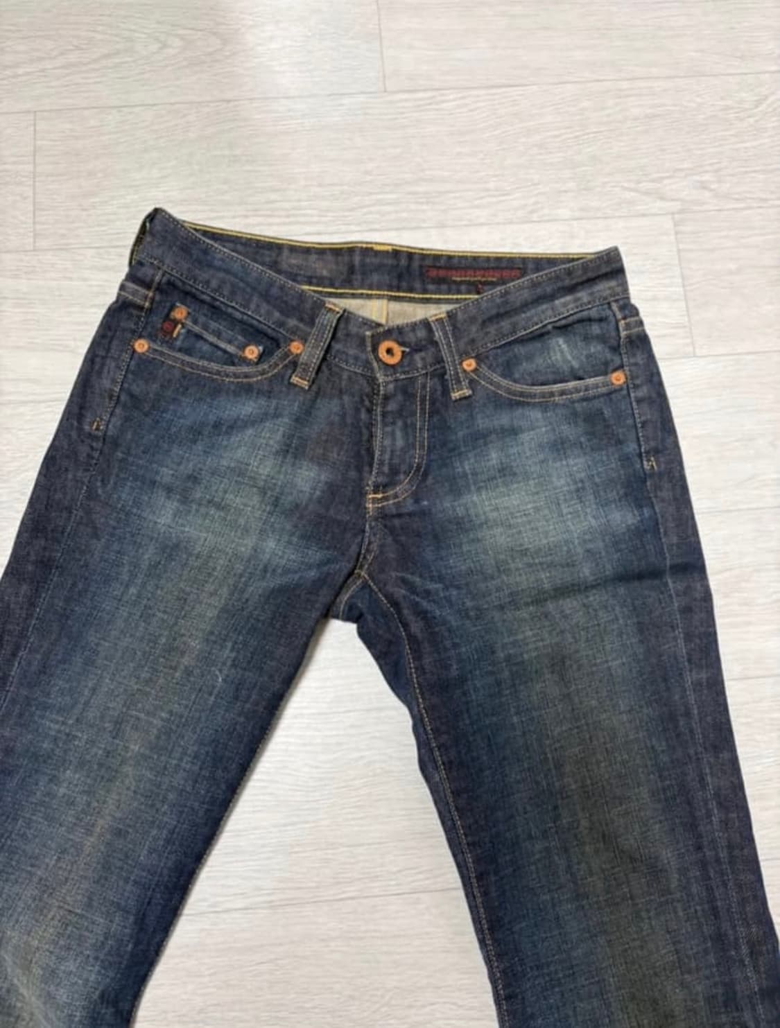 AG jeans) 빈티지 로우라이즈 부츠컷 데님 상품이미지2