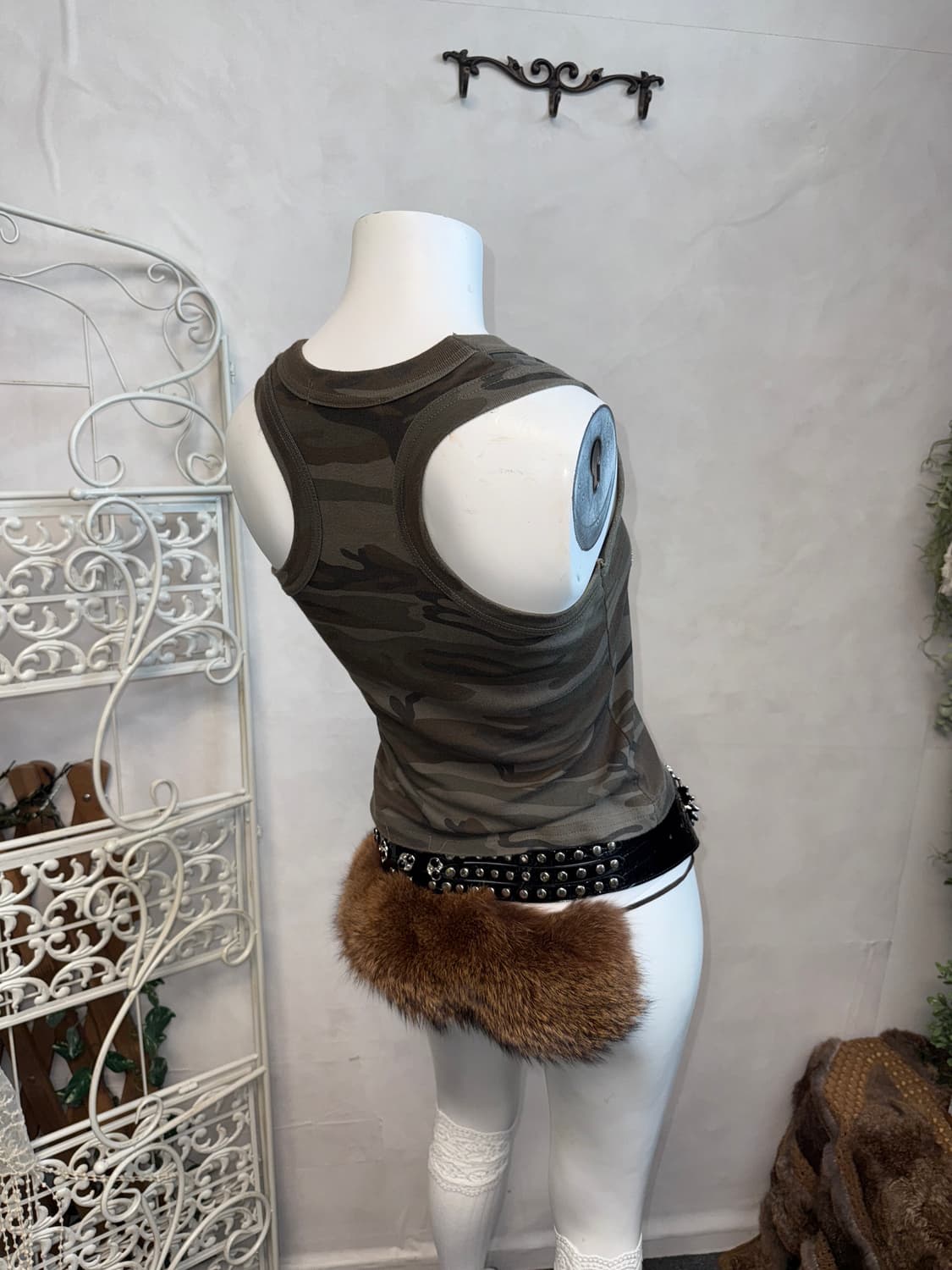 Khaki brown camouflage NY crop 슬리브리스 상품이미지6