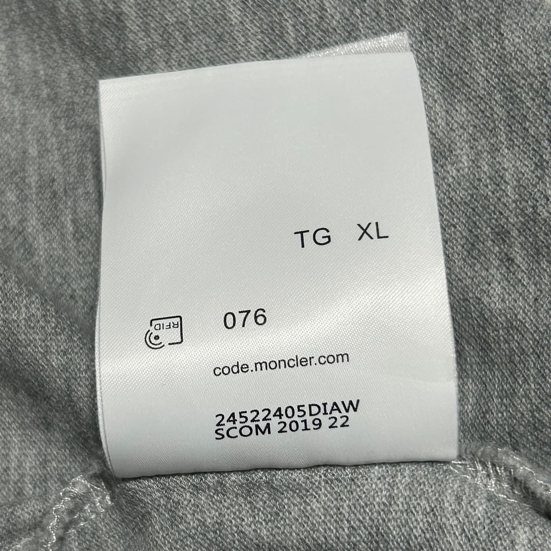 Moncler 로고 피케 폴로 셔츠 반팔티 그레이 상품이미지3