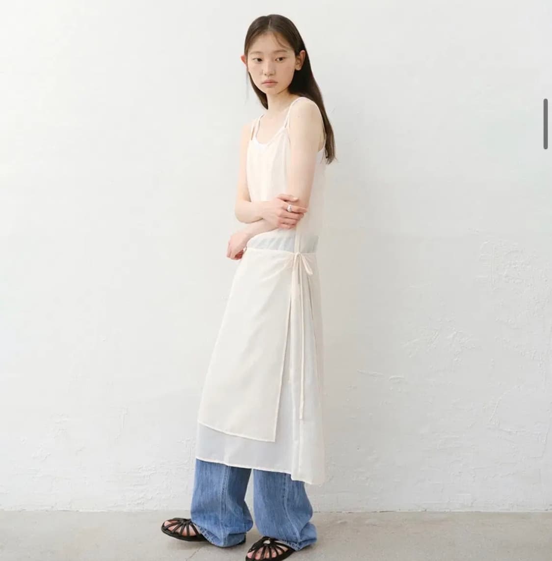 유라고 Layered sleeveless wrap dress cream 상품이미지3
