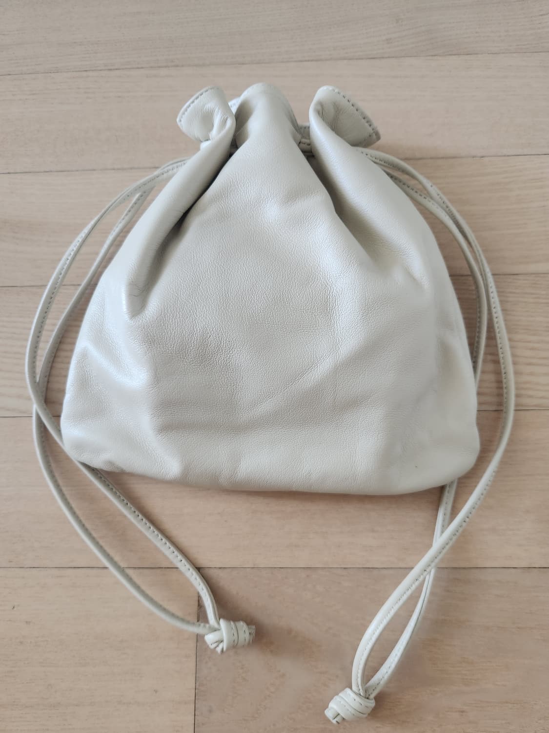 Douce Pouch Bag in Cream 상품이미지9
