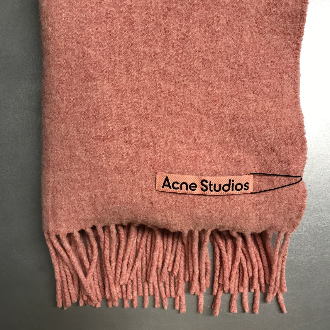 아크네스튜디오 핑크 머플러 상품이미지3