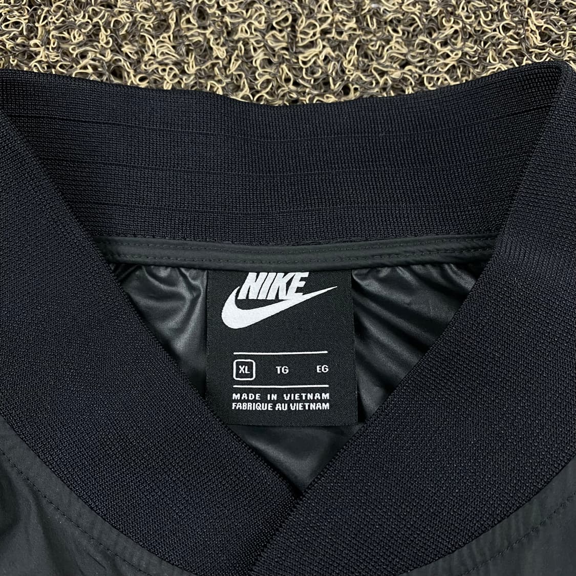나이키 월드투어 블랙 우븐 새틴 자켓 상품이미지5