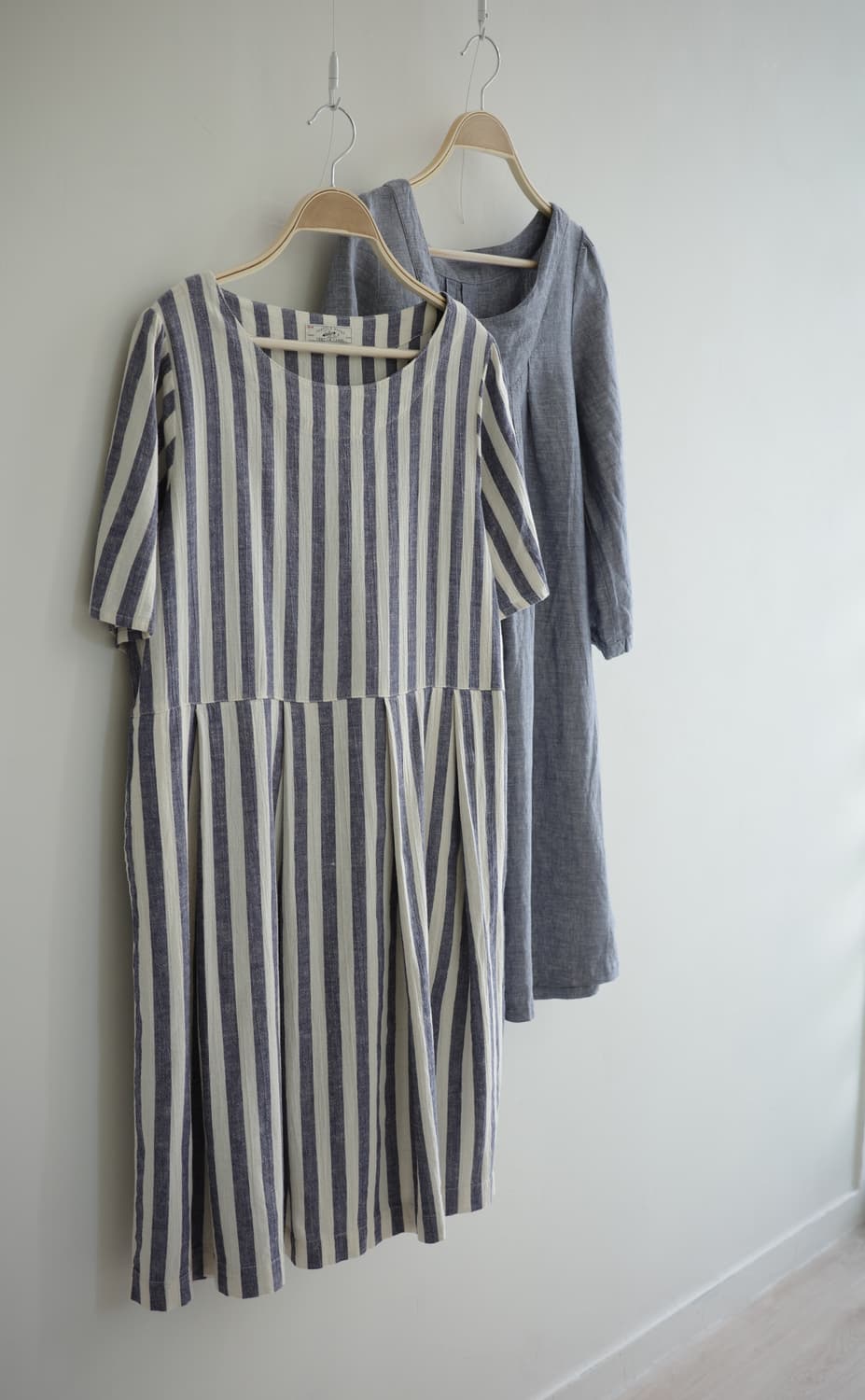 SHUTTLE NOTES 
• 네이비 스트라이프 코튼 원피스 상품이미지9