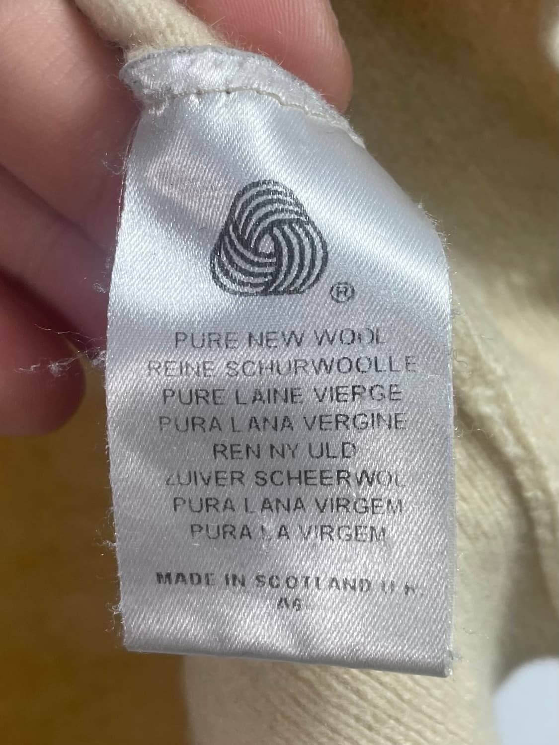 버버리 크림아이보리 울 금장 라운드 가디건 (on.548) 상품이미지5