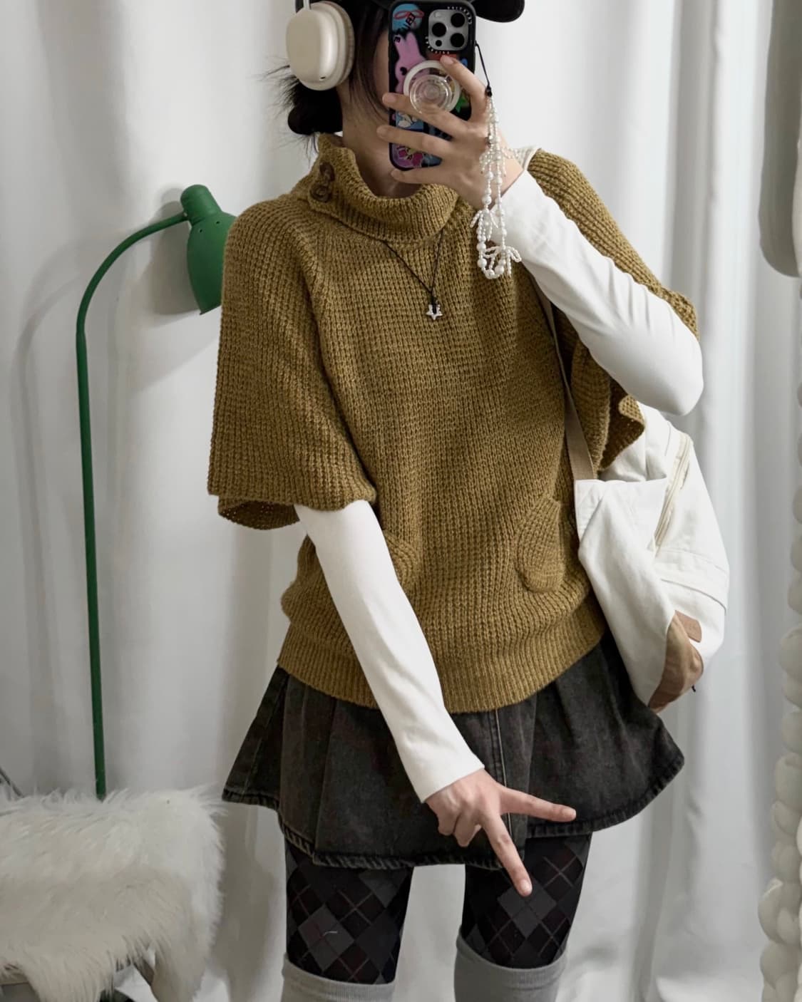 카멜 터틀넥 버튼 케이프 니트 상품이미지3