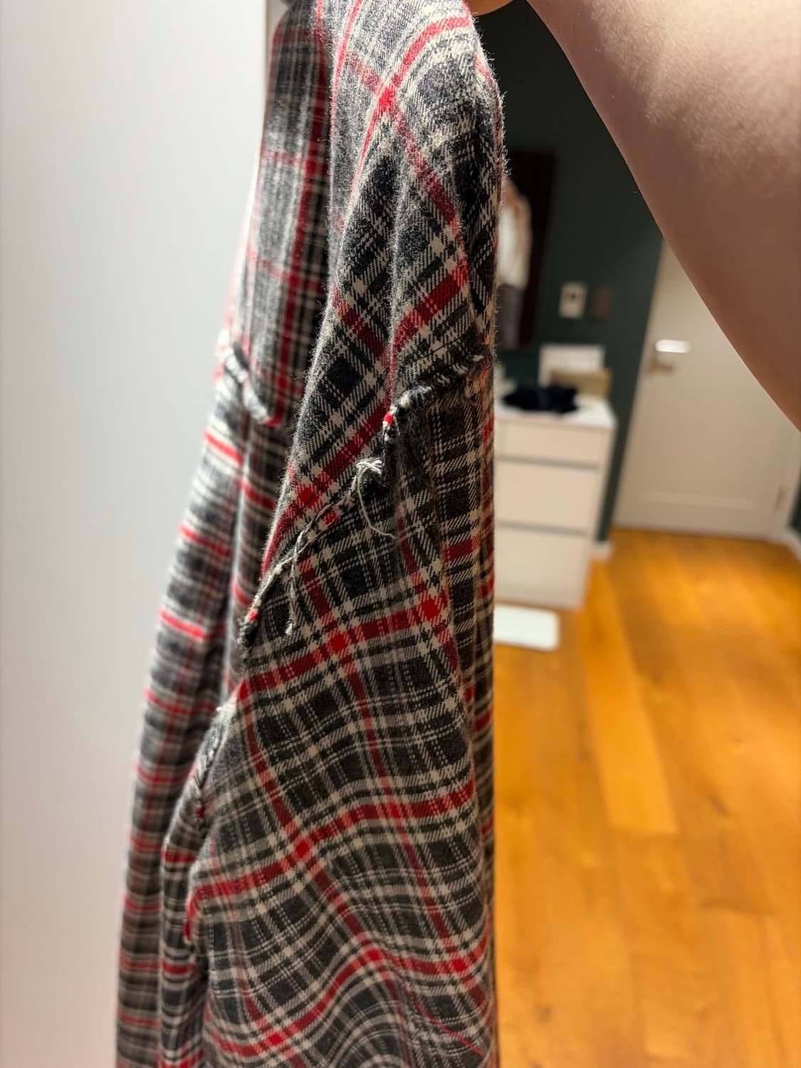 쿠어 데미지 디테일 플라넬 체크 셔츠 상품이미지2