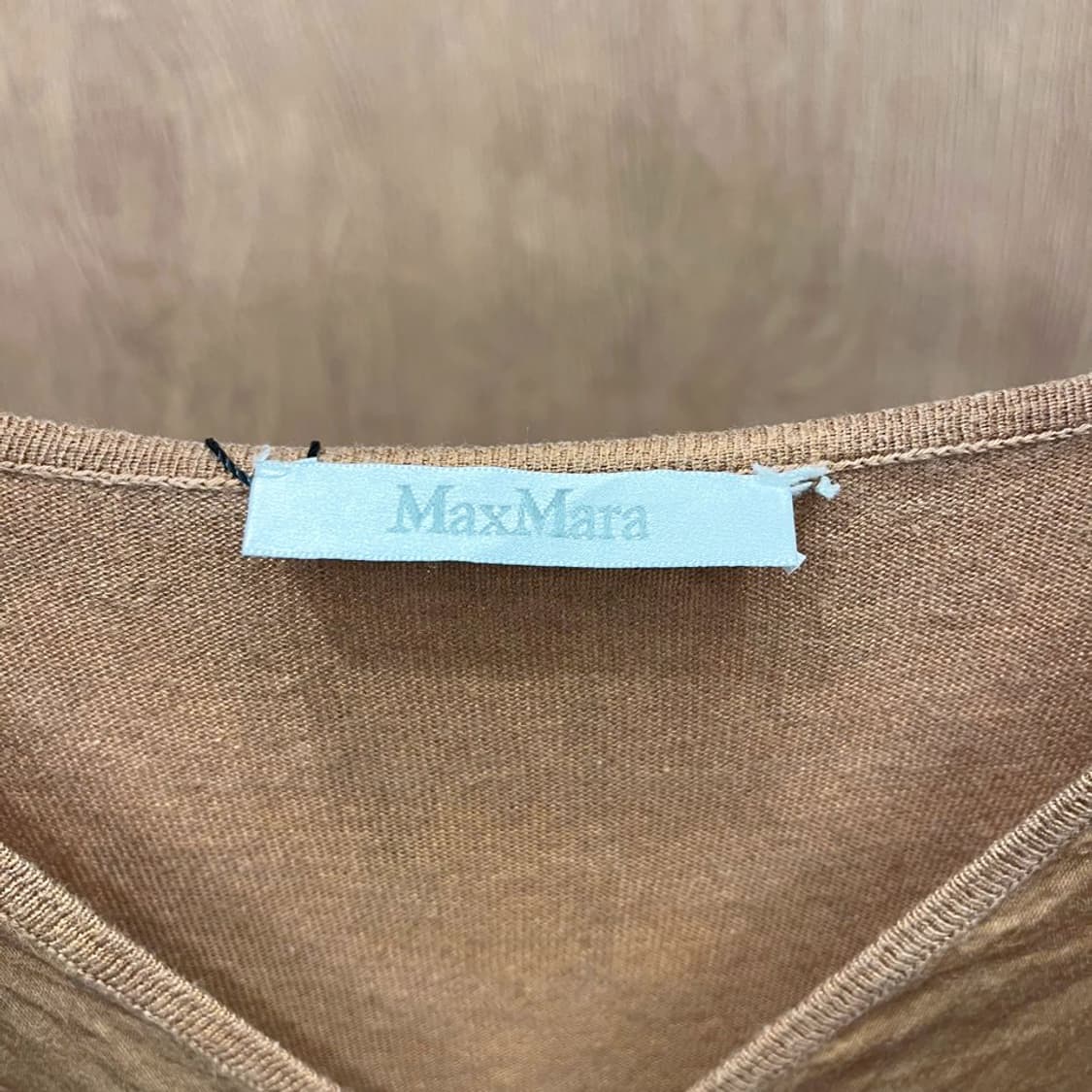 막스마라 블라우스 브이넥 지퍼 숄더 리브드 헴 디테일 가오리핏 브라운 상품이미지6