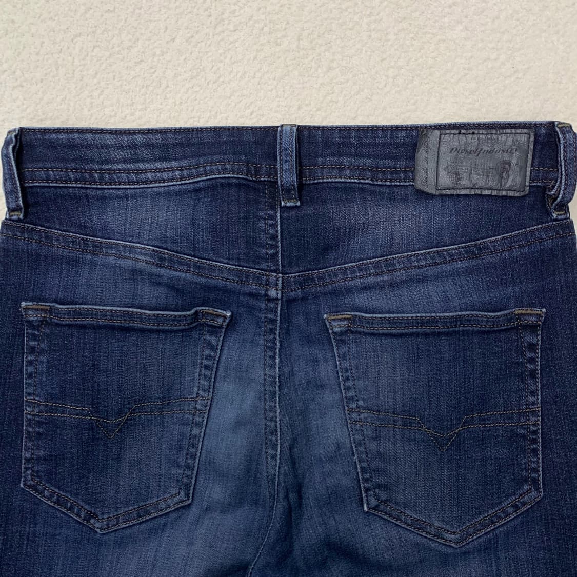 [29,31] 디젤 BUSTER 슬림 스트레이트핏 데님팬츠 상품이미지2