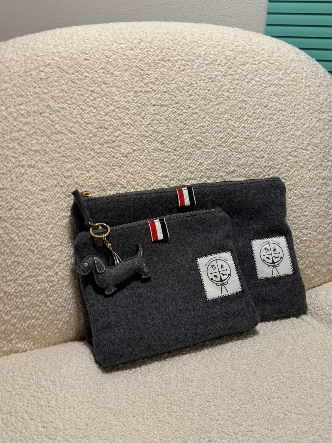 톰브라운 성수 익스클루시브 파우치 스몰 + 닥스훈트 키링 상품이미지2