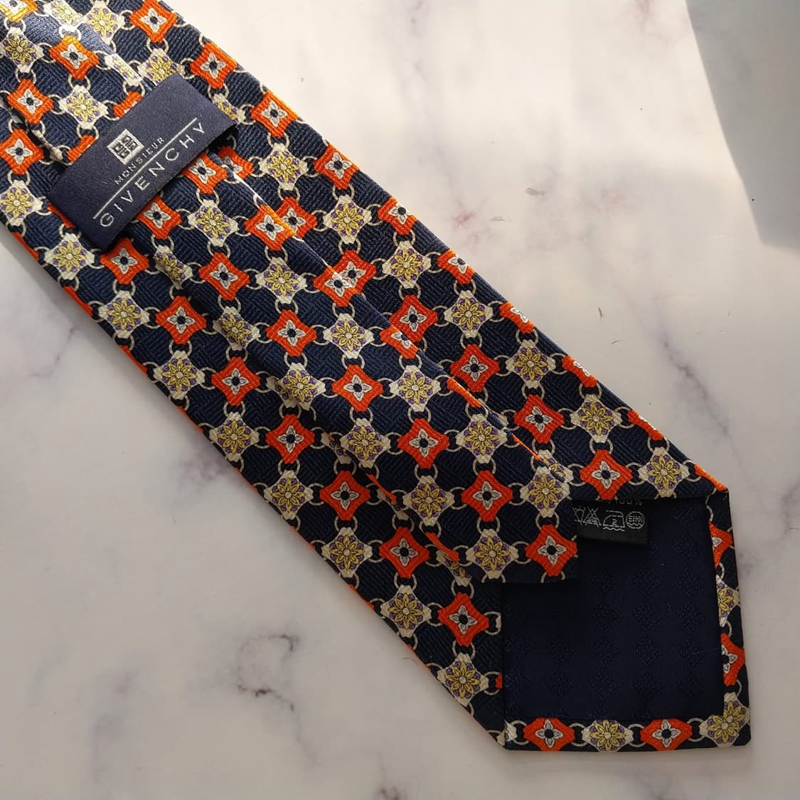 지방시 실크 네이비 기하 패턴 넥타이 9.9cm A+등급 K1628
 상품이미지8