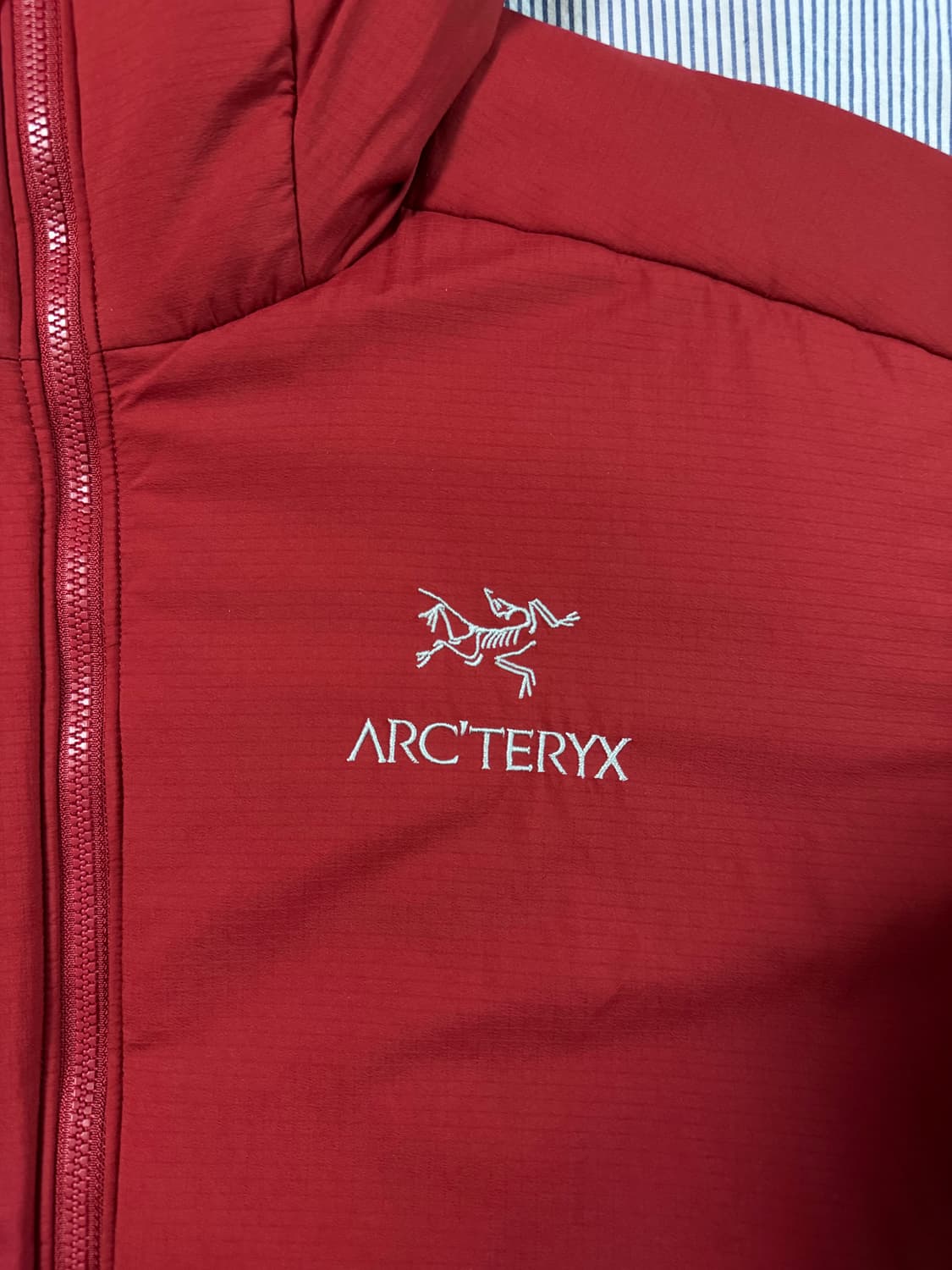 (S급) 아크테릭스 아톰 AR 후디 보르도 L 상품이미지4