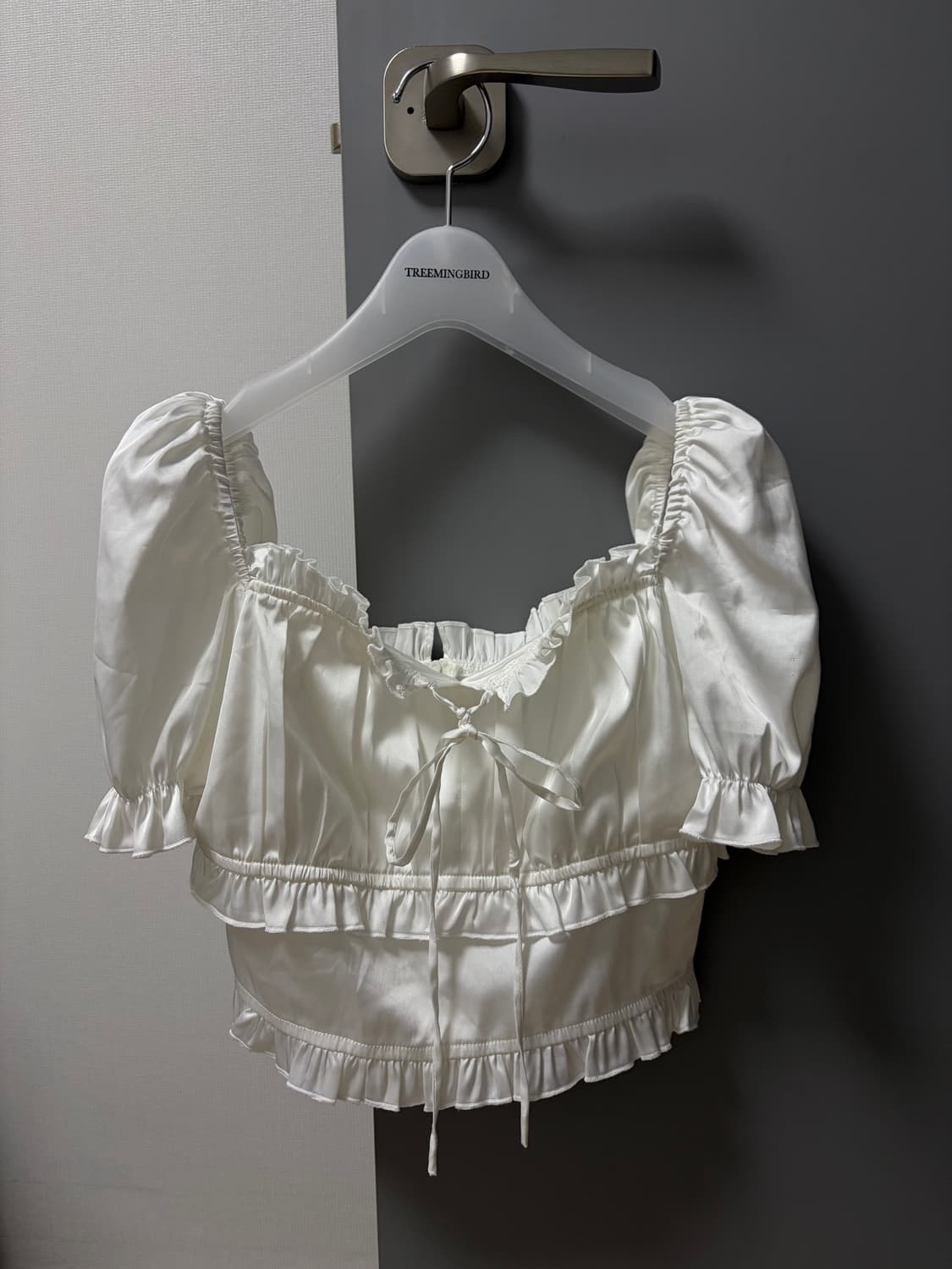 페일제이드 퍼프 새틴 블라우스 흰색 상품이미지2