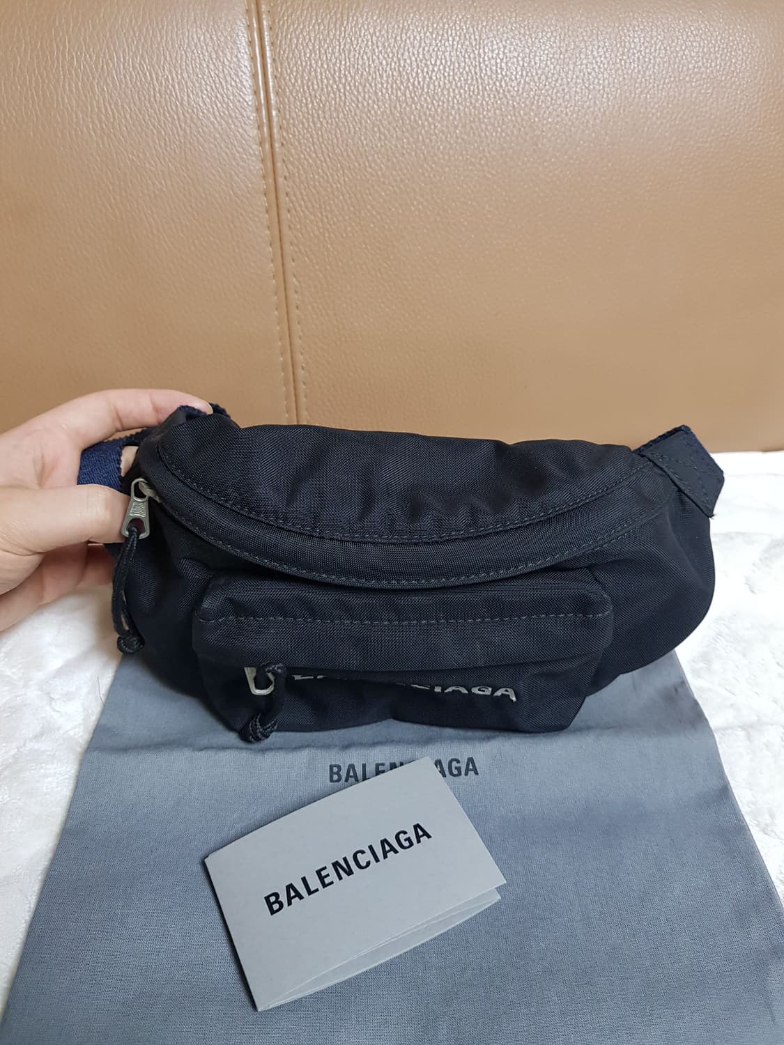 발렌시아가 휠 스몰 벨트백 힙색 블랙 상품이미지7