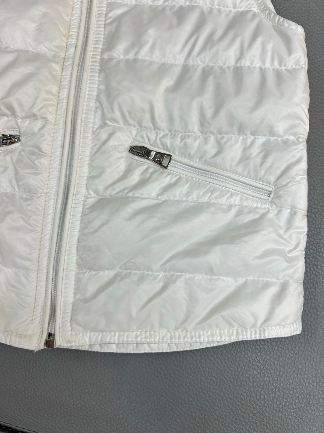 몽클레어 정품 GUI 키즈 화이트 조끼패딩(5세) 상품이미지4