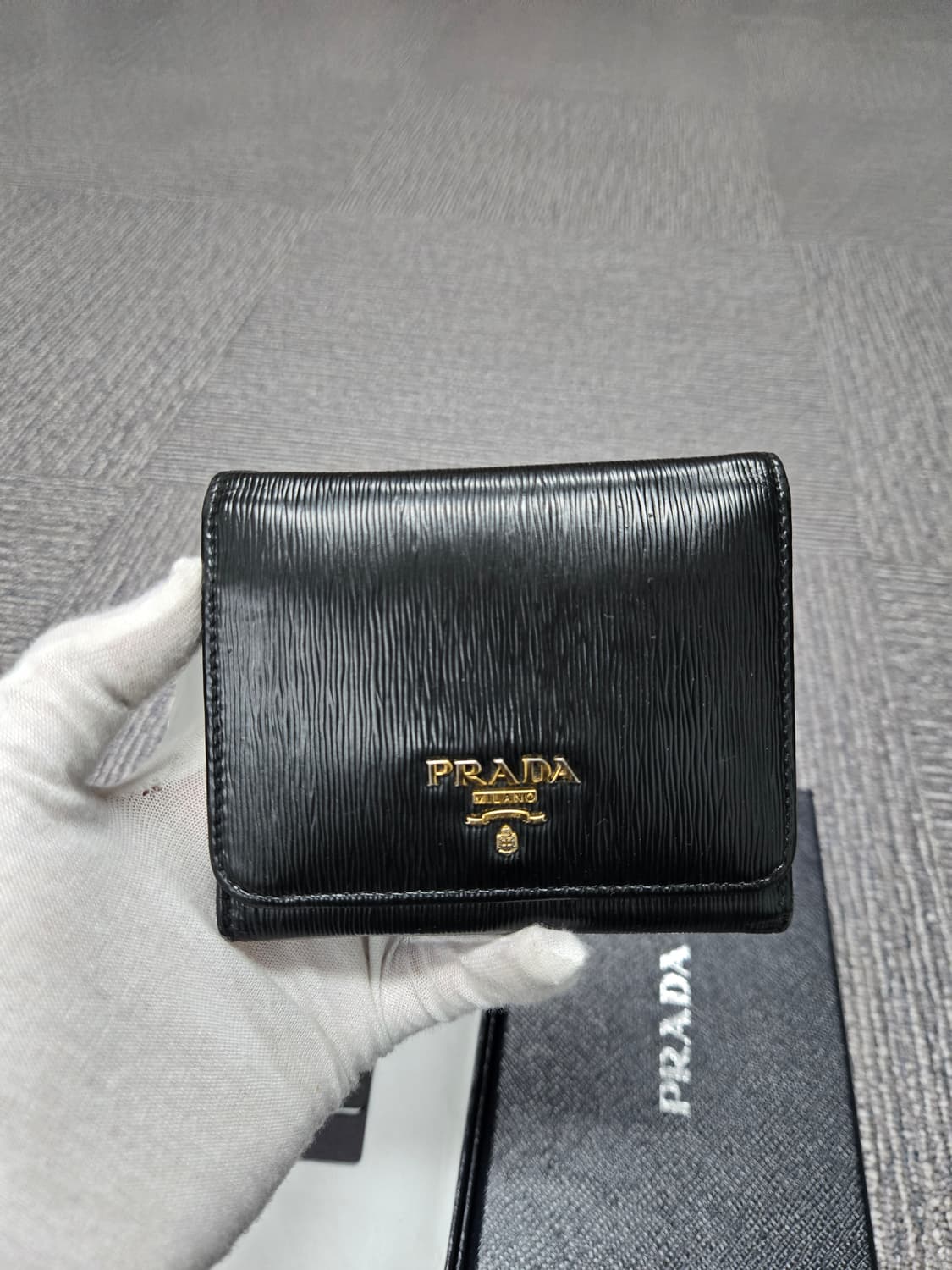 [특가][정품] 프라다 사피아노 삼단 중지갑 상품이미지1