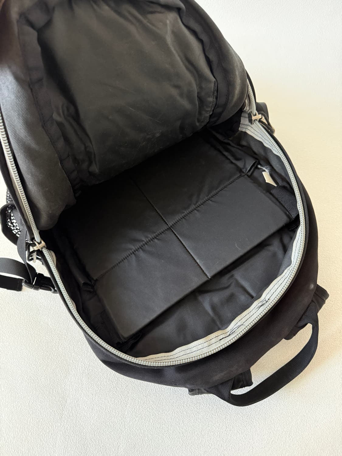 노스페이스(THE NORTH FACE) 백팩(뒷면 하단 헤짐) 상품이미지9