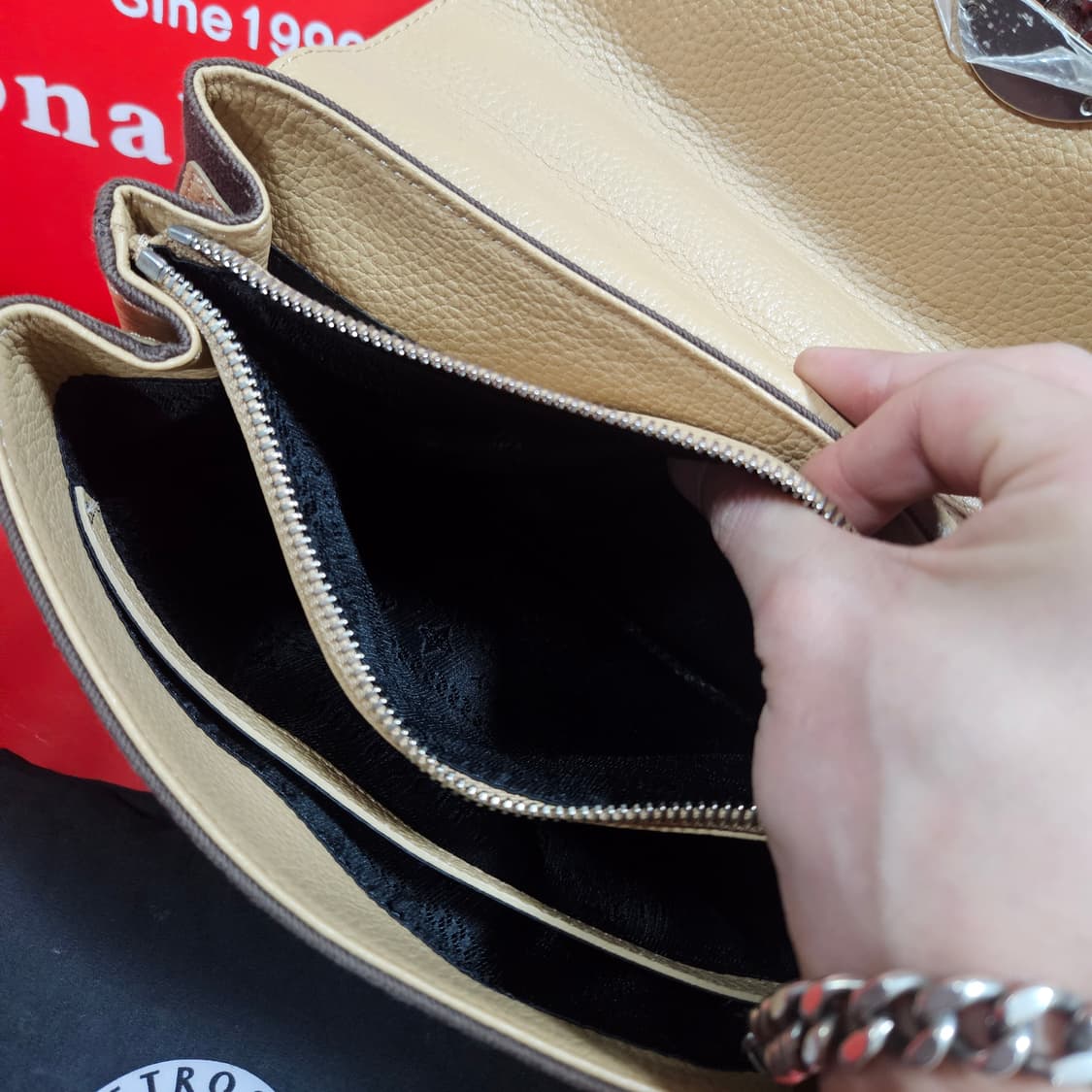 메트로시티 배색 시그니쳐 로고 가죽 토트 크로스백  상품이미지9