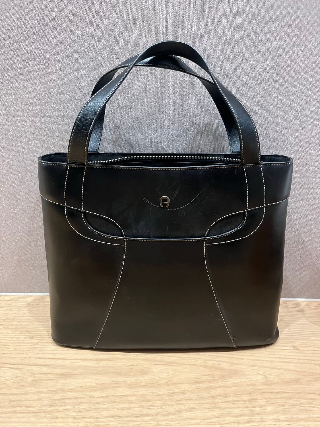 [정품]아이그너 블랙 가죽 토트백 상품이미지1