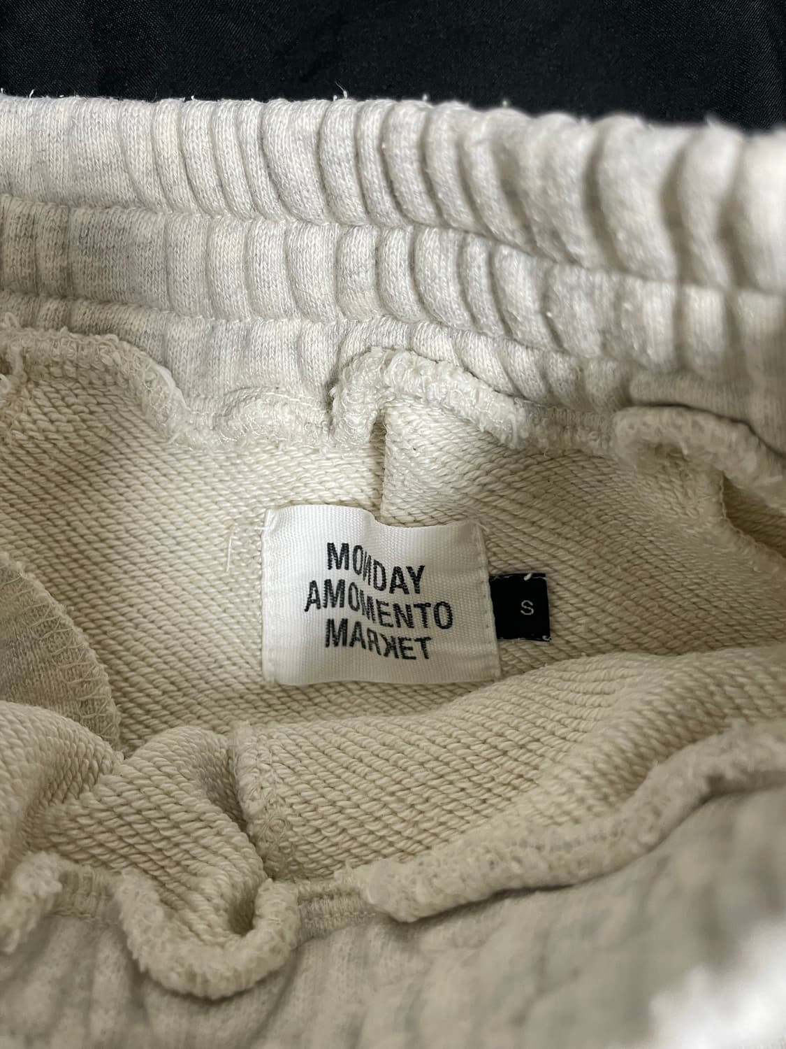 아모멘토 X 먼데이모닝마켓 콜라보 스웻팬츠 판매합니다. 상품이미지5