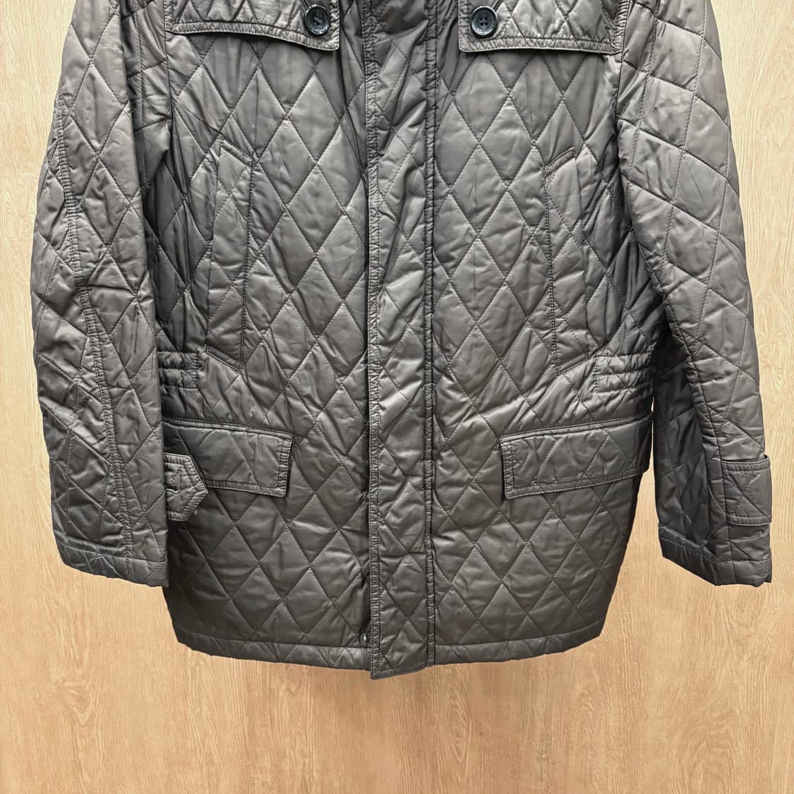 버버리 런던 스탠드넥 퀄팅 자켓 다이아 패턴 누빔 디테일 레귤러핏 브라운 상품이미지5