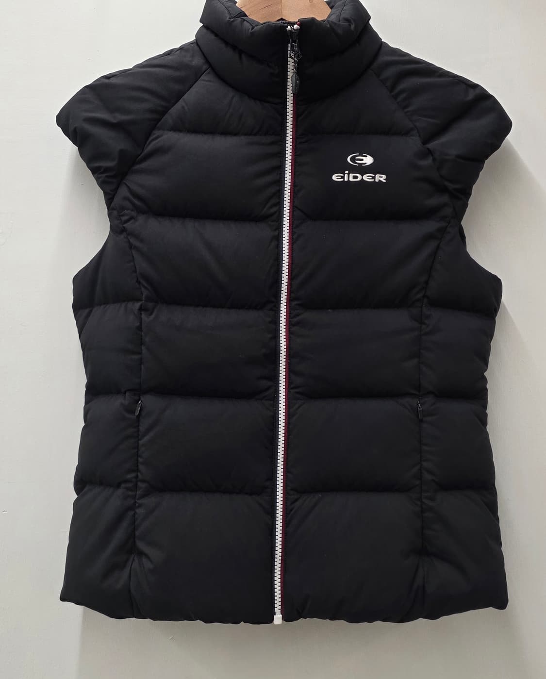 아이더 여성 덕다운 패딩조끼.   
싸이즈 S  여성. 상품이미지1