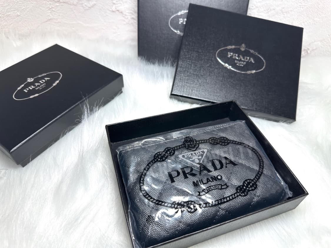 프라다뷰티 캐비어 미니 파우치 동전지갑  풀박스 상품이미지1