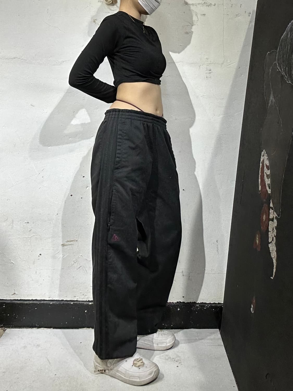 아디다스 와이드 블랙 버건디 스몰 로고 팬츠  상품이미지1