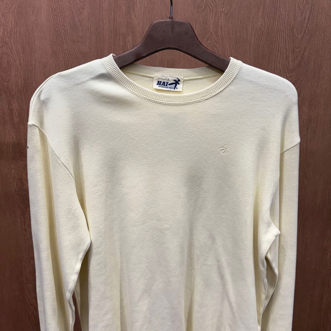 이세이미야케 하이 베이직 긴팔 맨투맨 로고 자수 라벨 패치 디테일 옐로우 상품이미지4