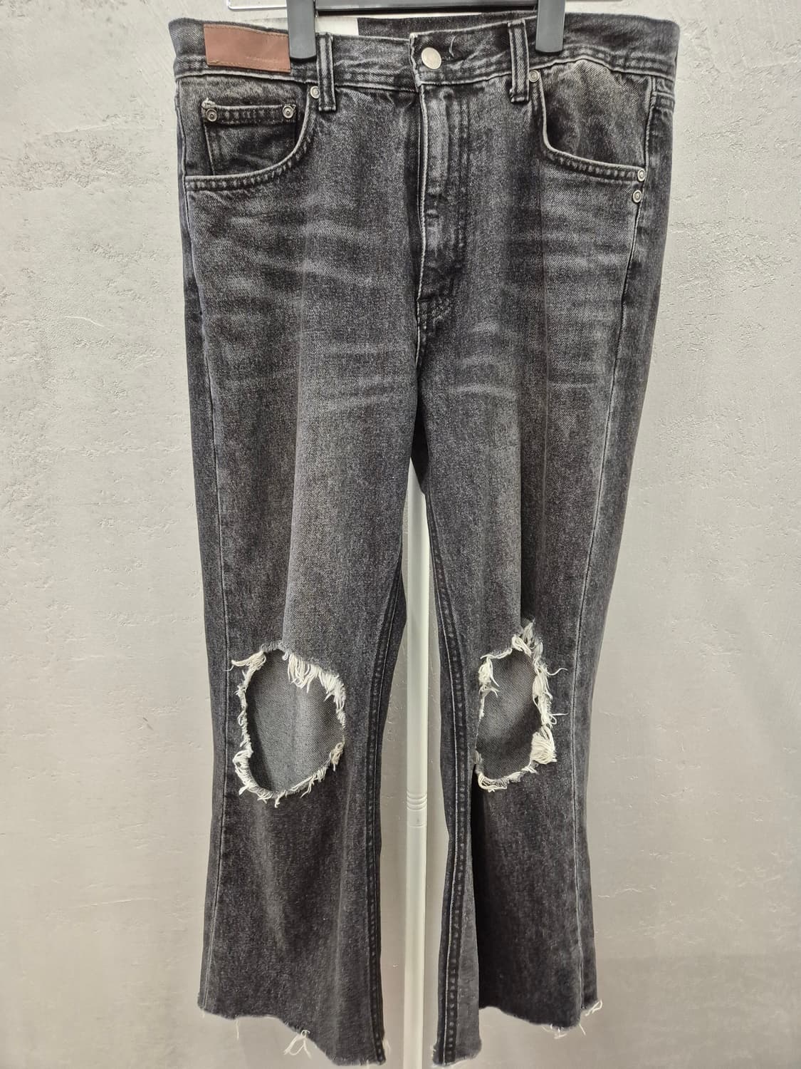 앤더슨벨 디스트로이브 부츠컷 진 상품이미지2