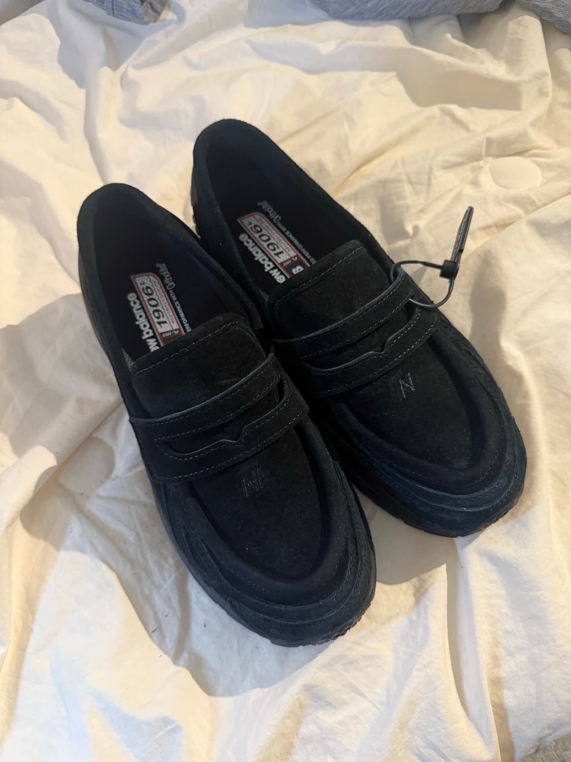 뉴발란스 1906L 블랙 블랙 시멘트 245 상품이미지1