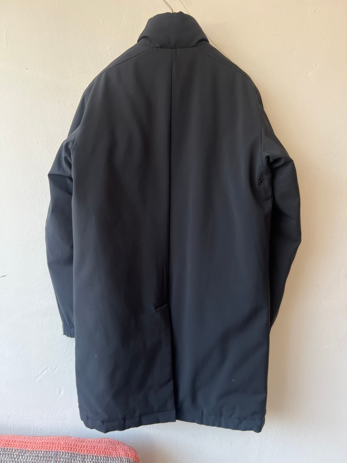 띠어리 남성 블랙 미니멀패딩 리버서블점퍼 상품이미지3