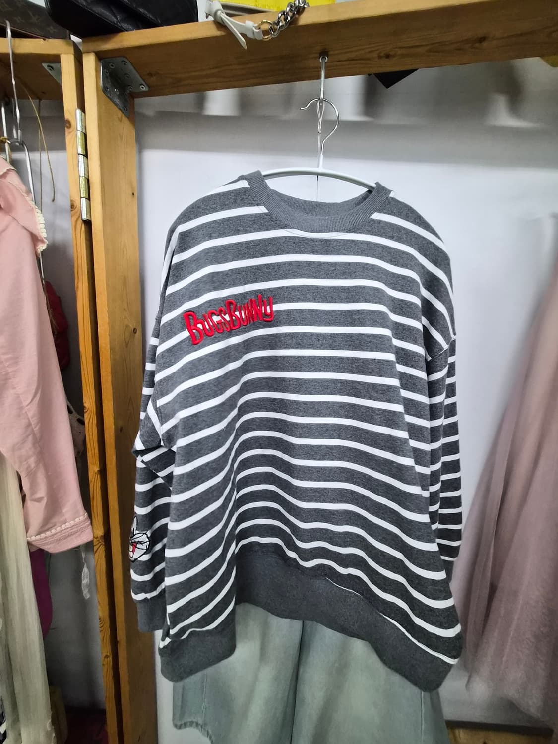 벅스바니  스트라이프 맨투맨 상품이미지4