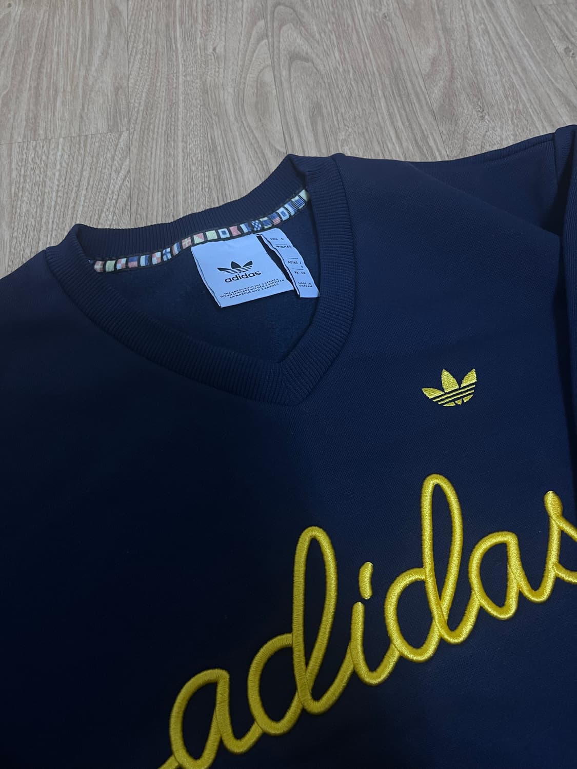 아디다스 브이넥 맨투맨 상품이미지3