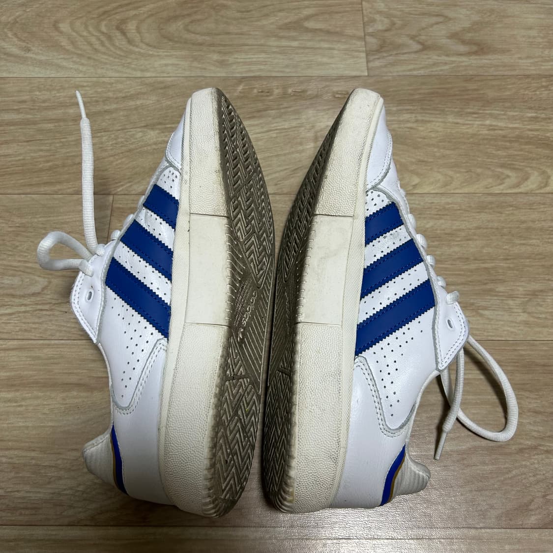 아디다스 타이션 로우 클라우드 화이트 로얄 블루 상품이미지3