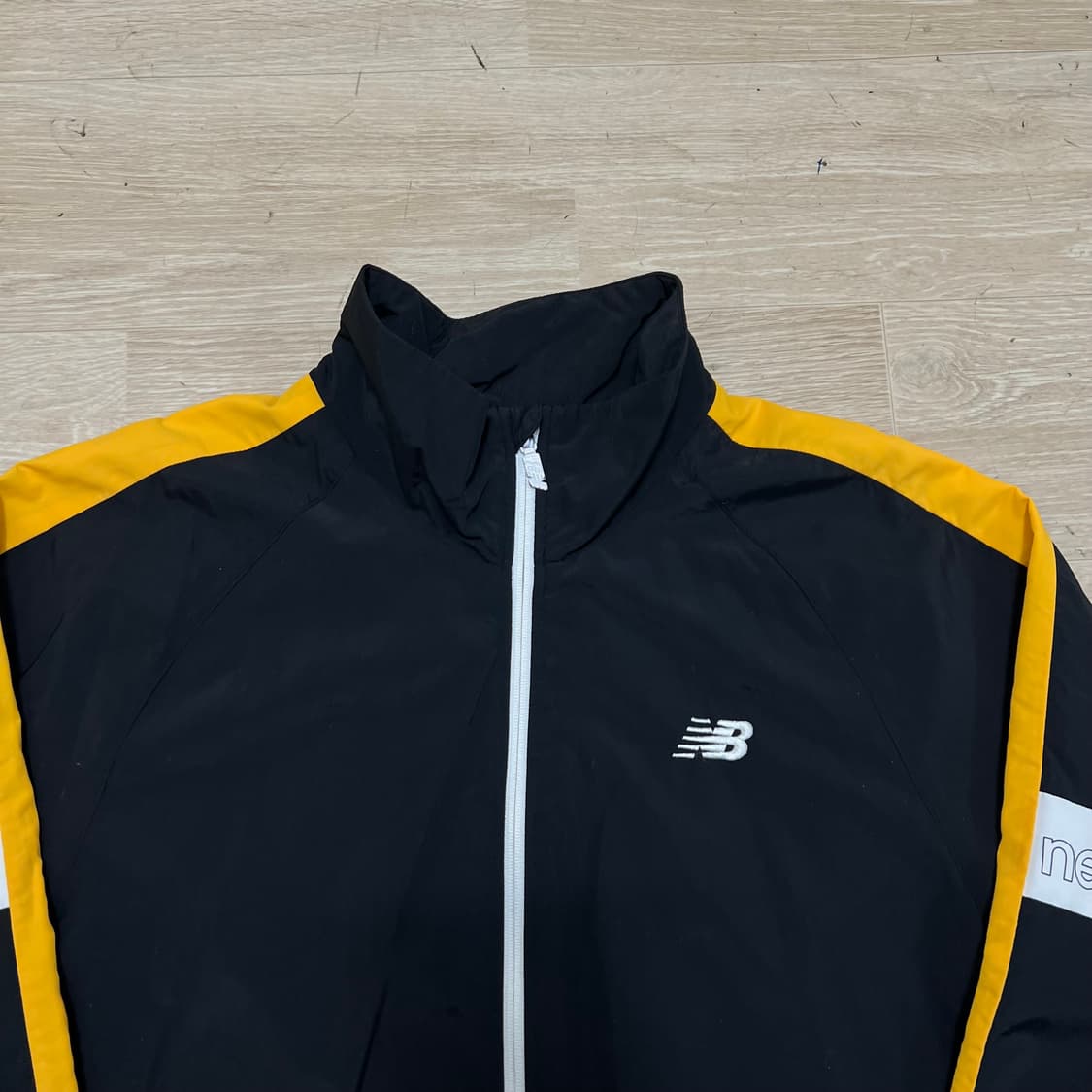 뉴발란스 배색 사이드라인 바람막이 자켓 [블랙/옐로우] M/95  상품이미지2
